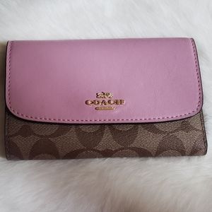 Coach Medium Trifold Wallet in Signature Print